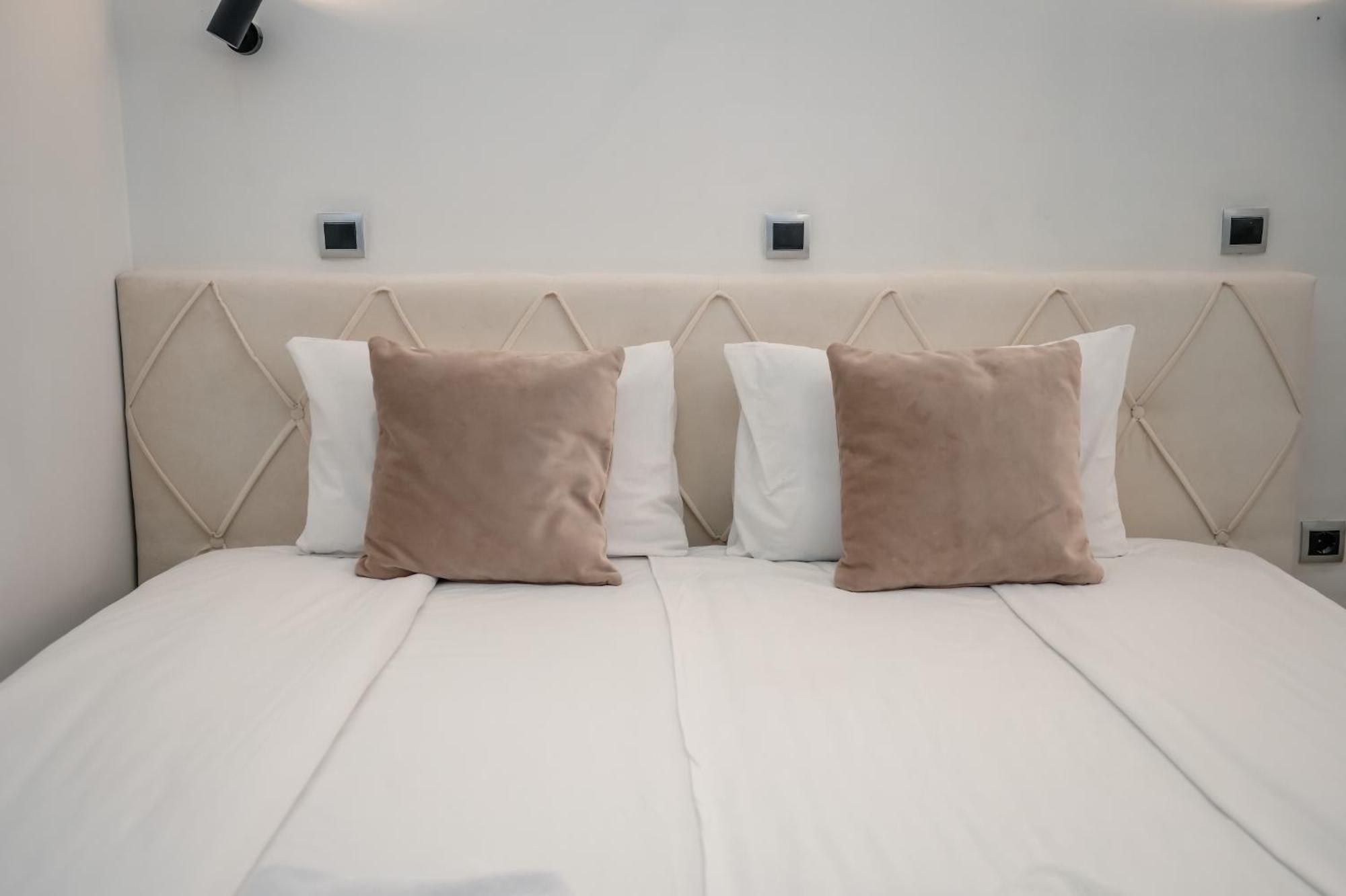 District&Delago Villa & Resturant 오흐리드 외부 사진